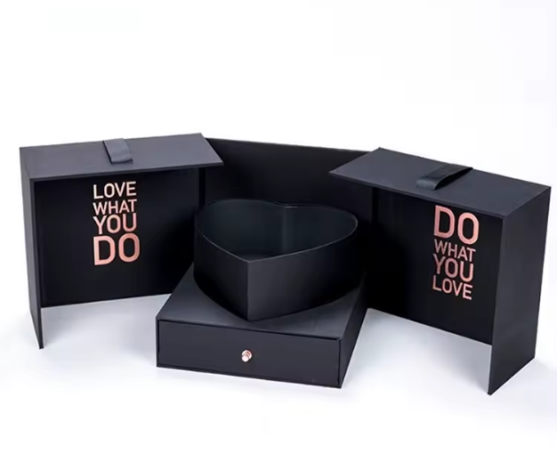 Enclosed Heart Wooden Box